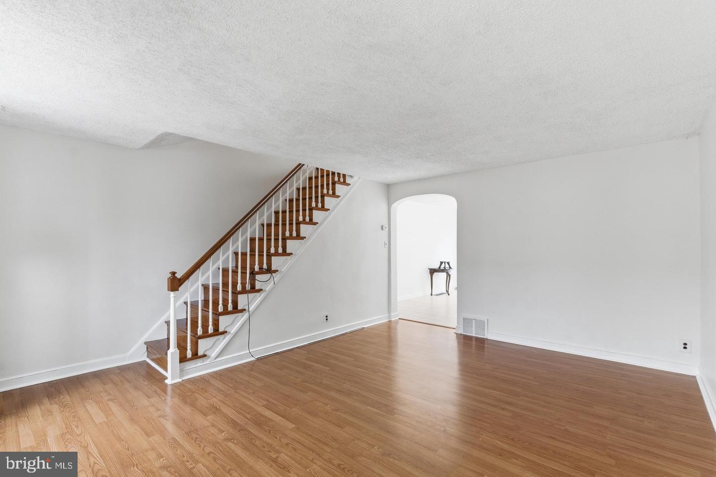 7020 Kindred St Property Photo 3
