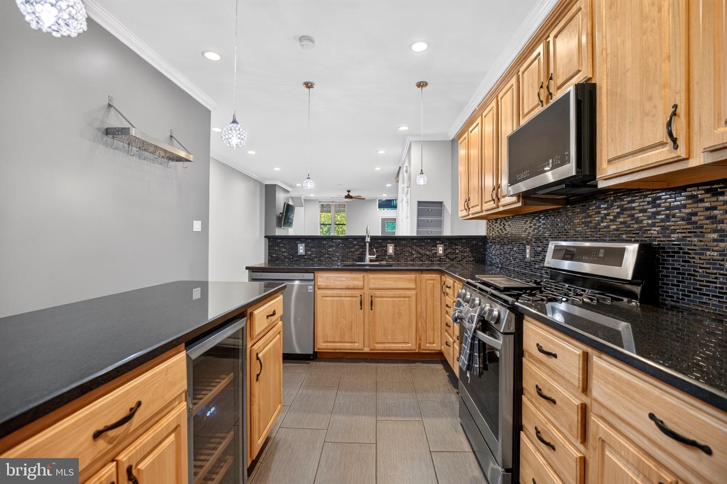 4145 Cambridge St Property Photo 6