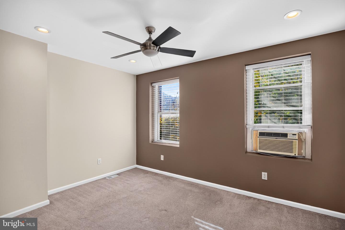 4145 Cambridge St Property Photo 9