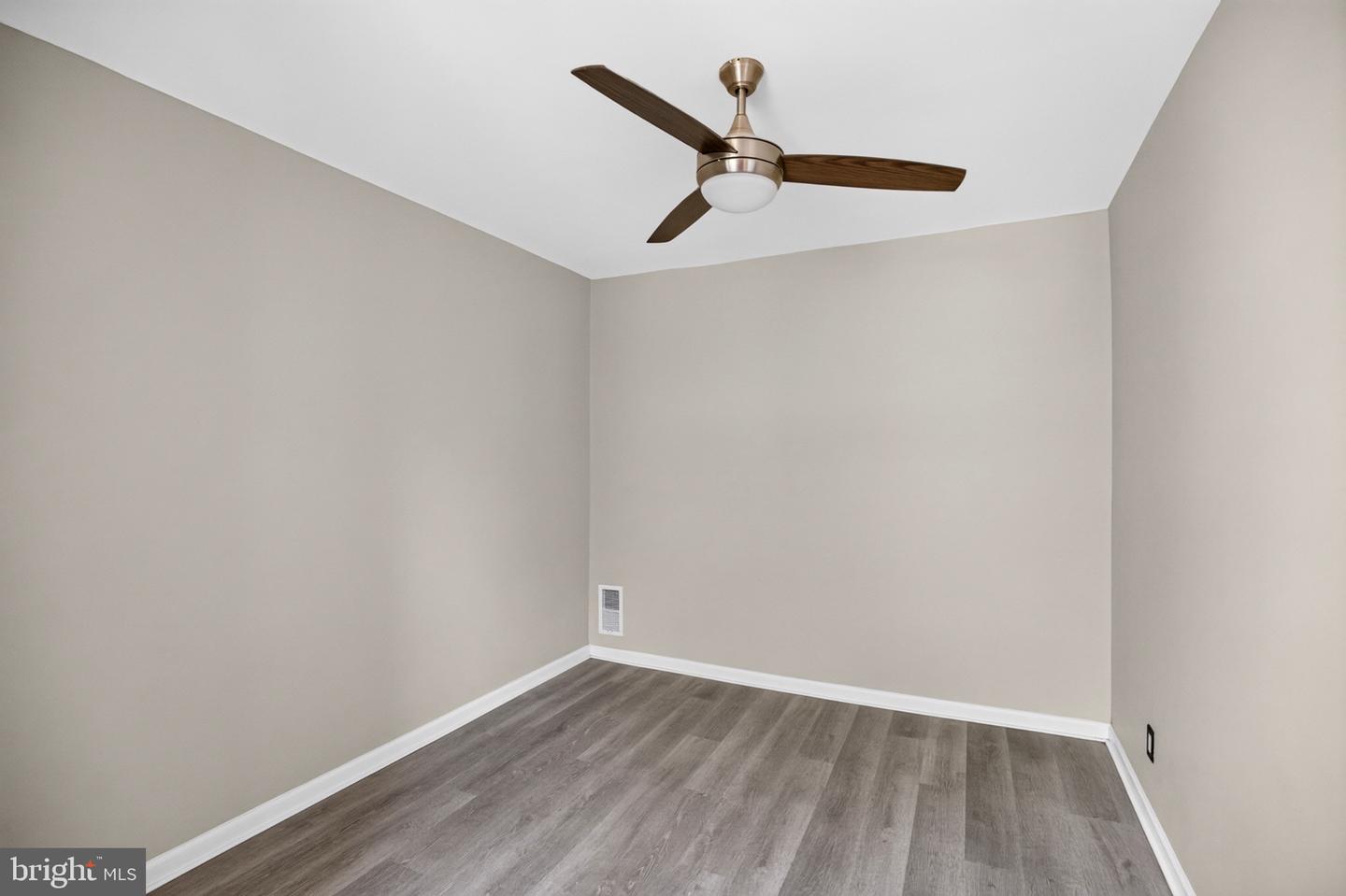 4145 Cambridge St Property Photo 13