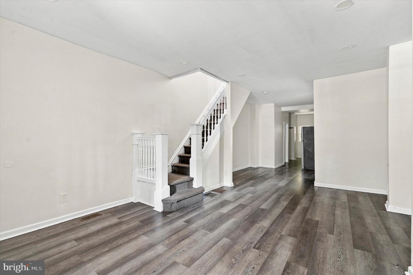 6070 Upland St Property Photo 8