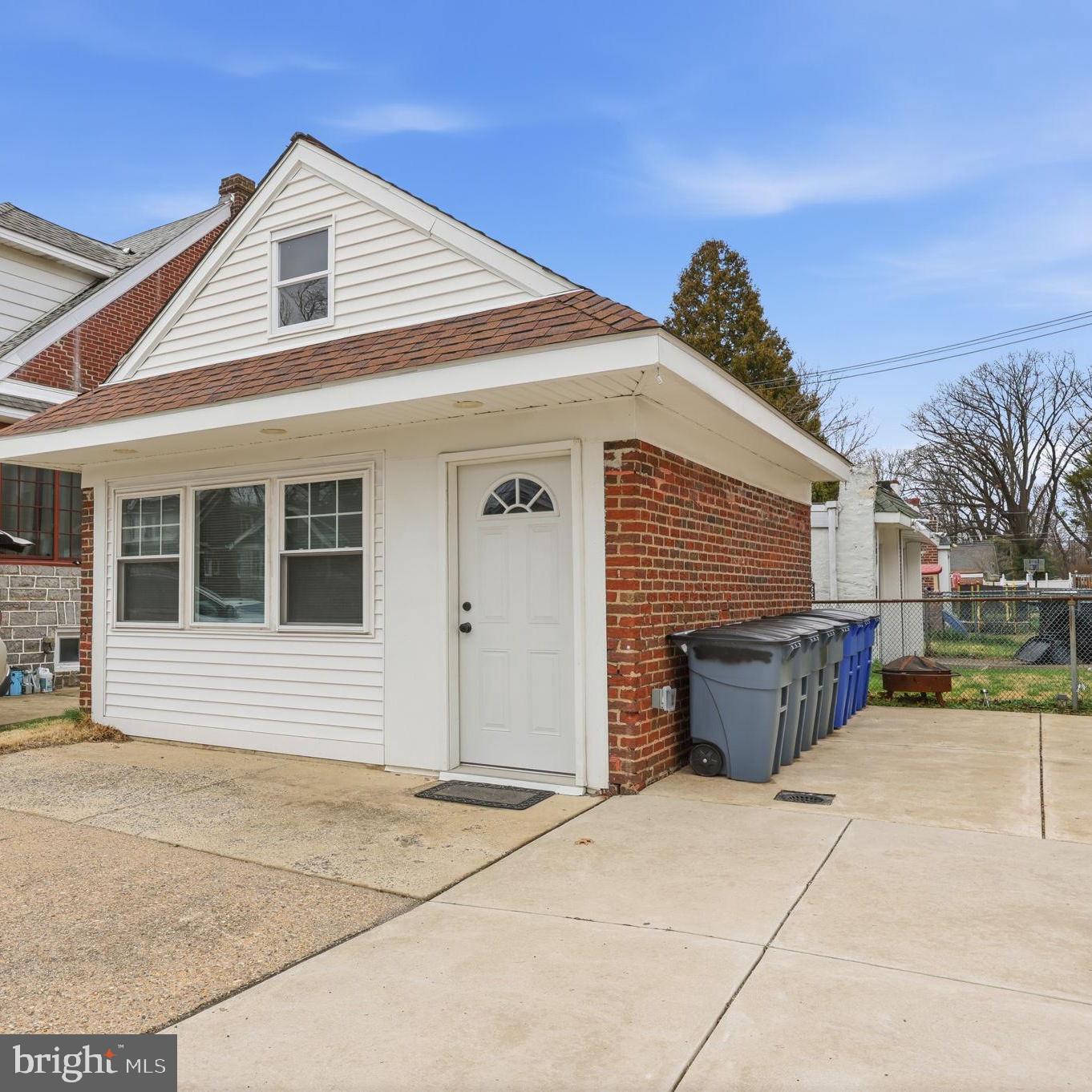 222 Hartel Ave Property Photo 5