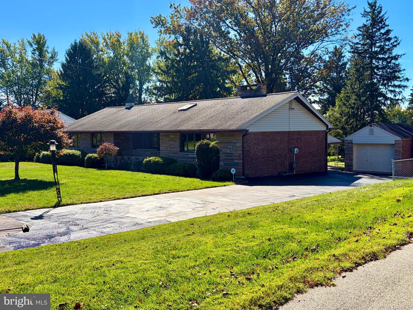 714 Stratford Dr Property Photo 2