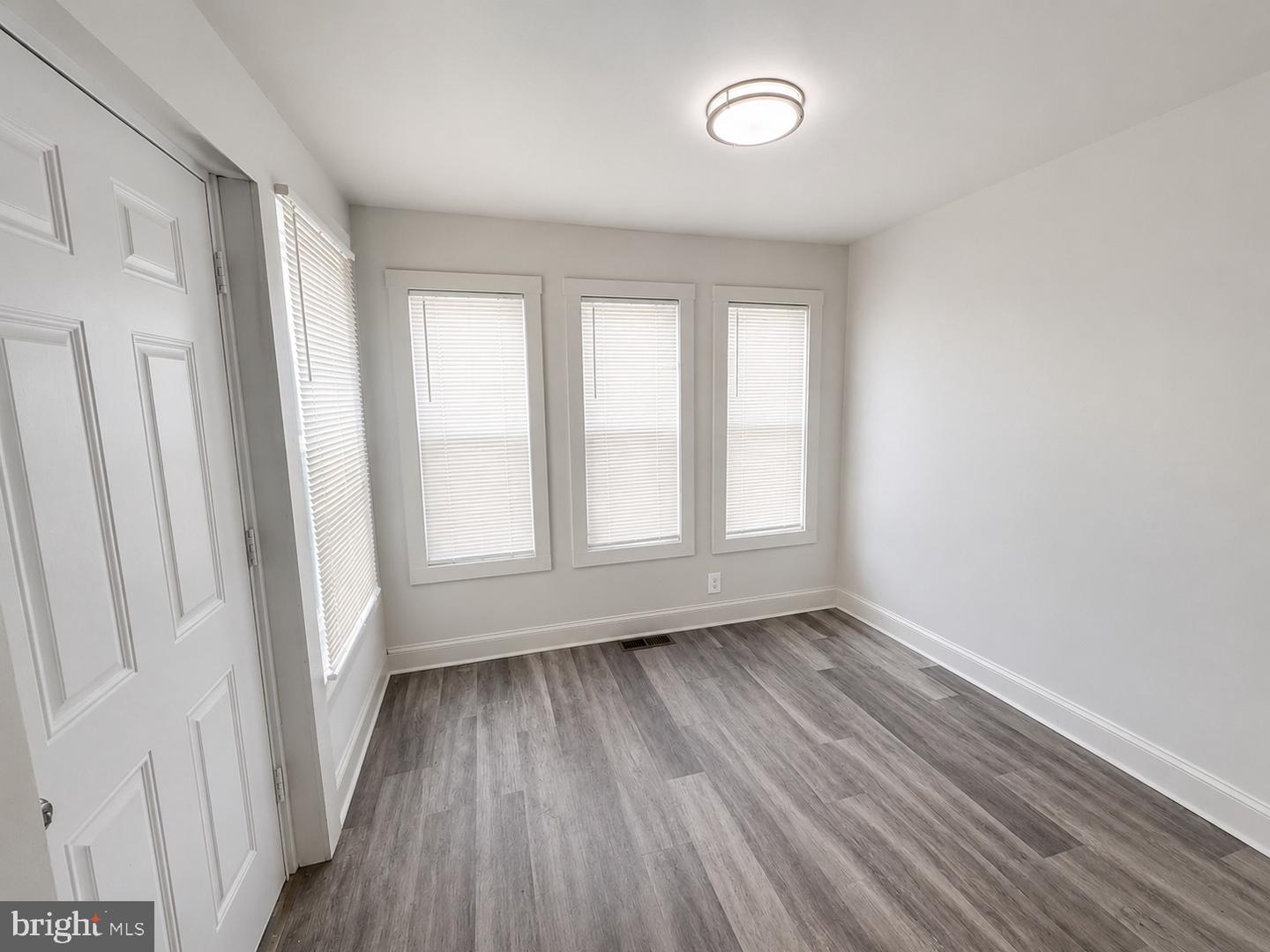 4047 Howland St Property Photo 4