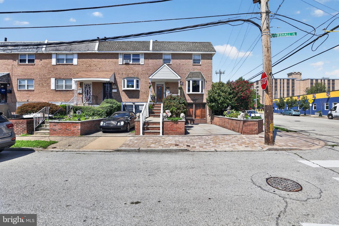866 N Marshall St Property Photo 2