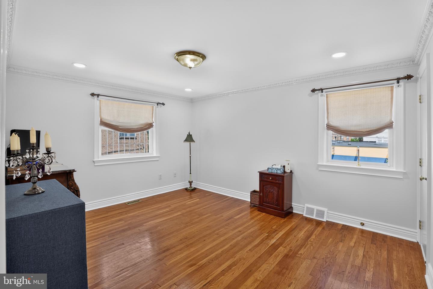 866 N Marshall St Property Photo 32