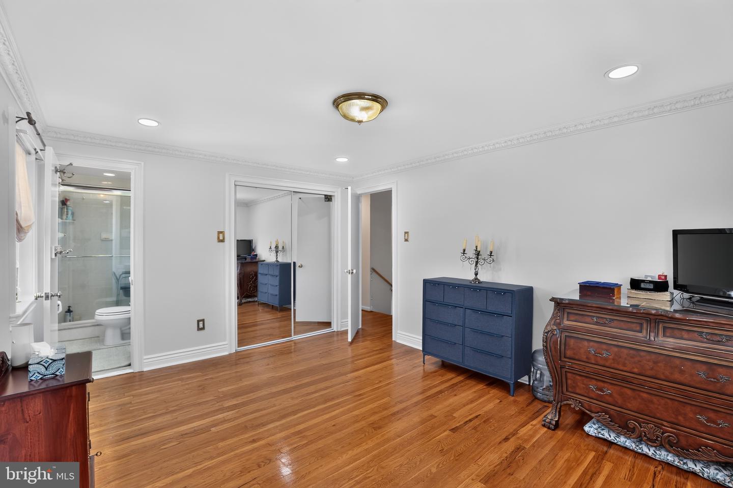 866 N Marshall St Property Photo 34
