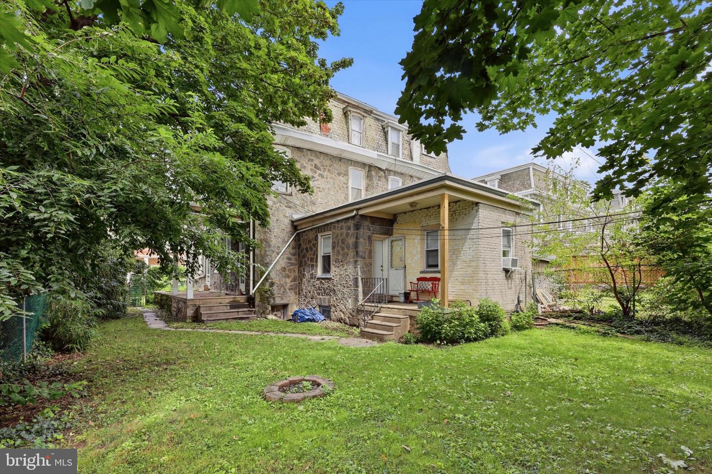 130 Sumac St Property Photo 3