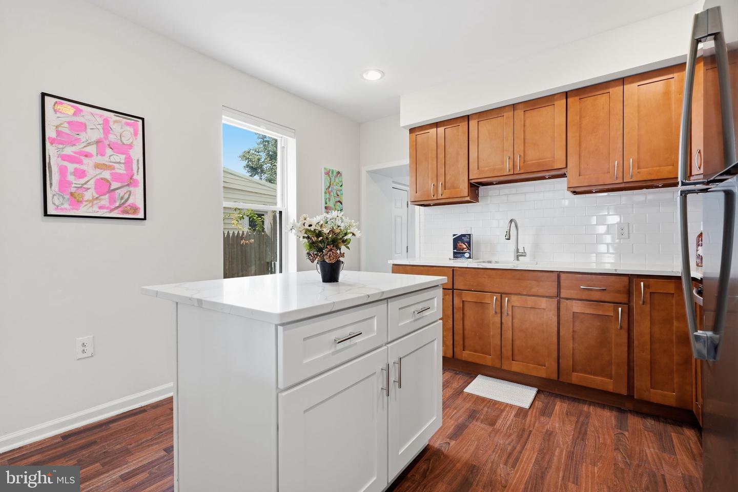 436 Lemonte St Property Photo 4