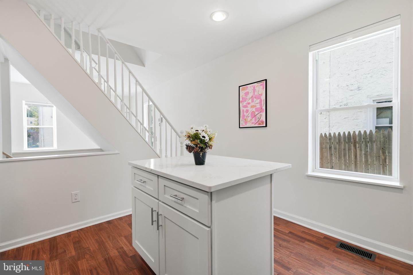 436 Lemonte St Property Photo 8