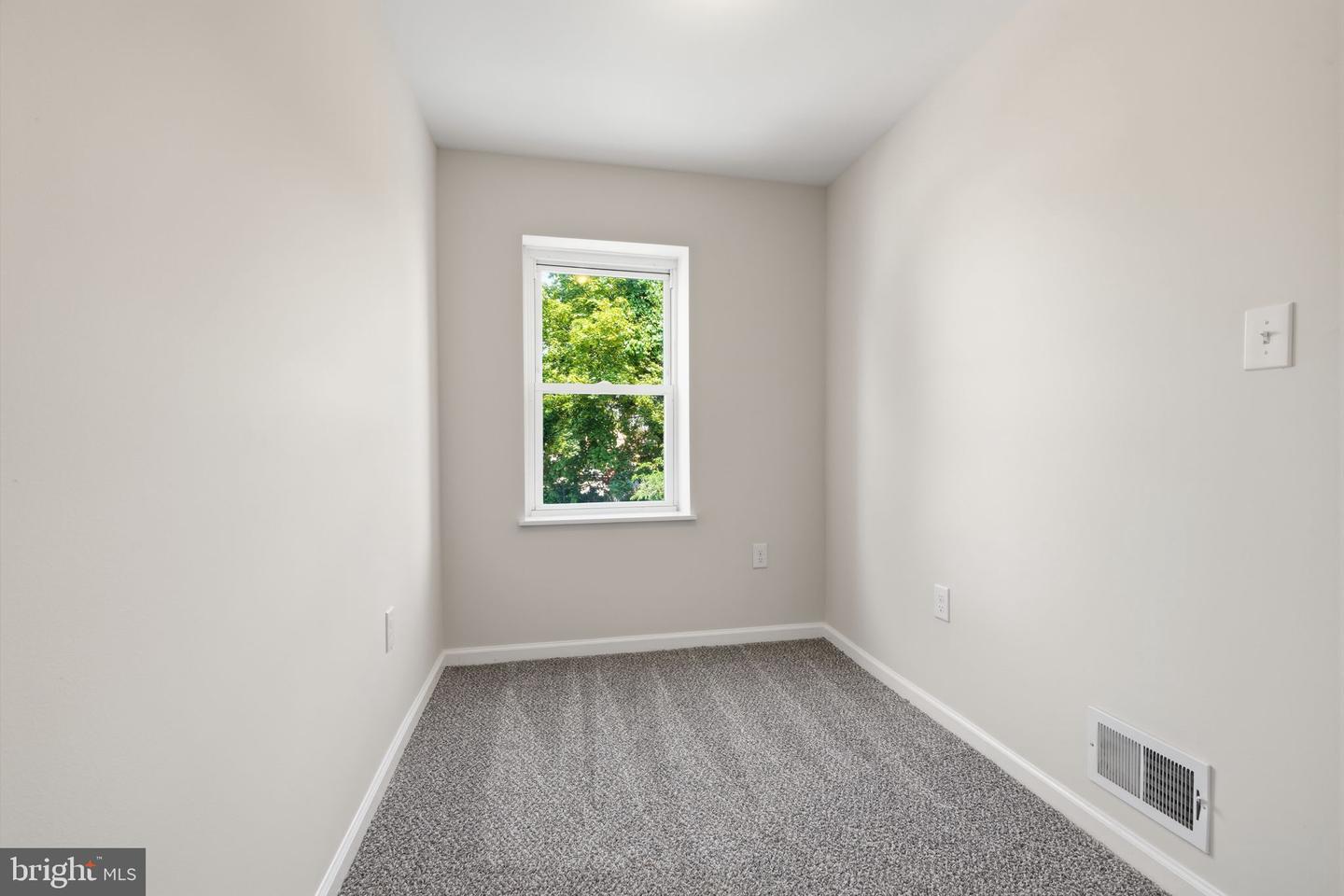 436 Lemonte St Property Photo 13