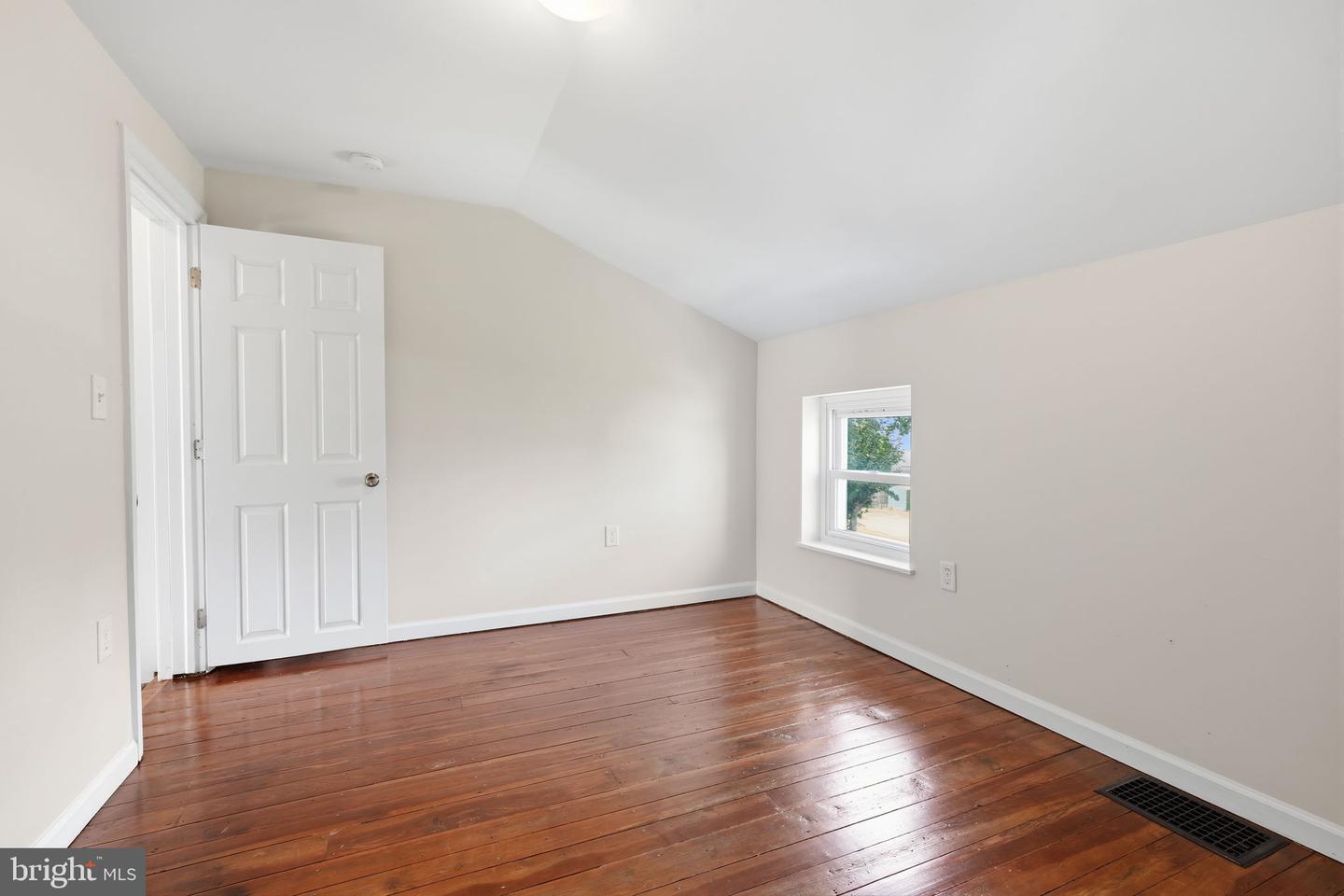 436 Lemonte St Property Photo 16