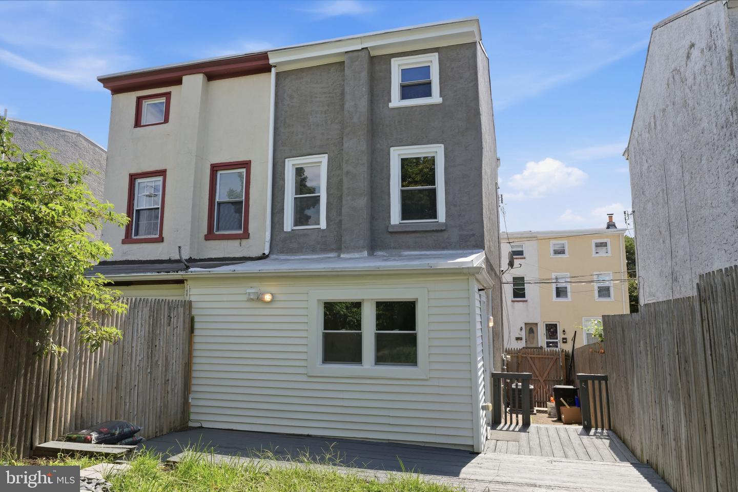 436 Lemonte St Property Photo 18