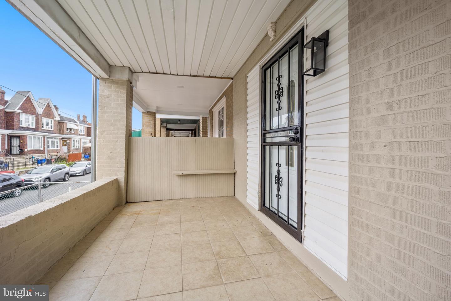 581 1/2 Rosalie St Property Photo 4