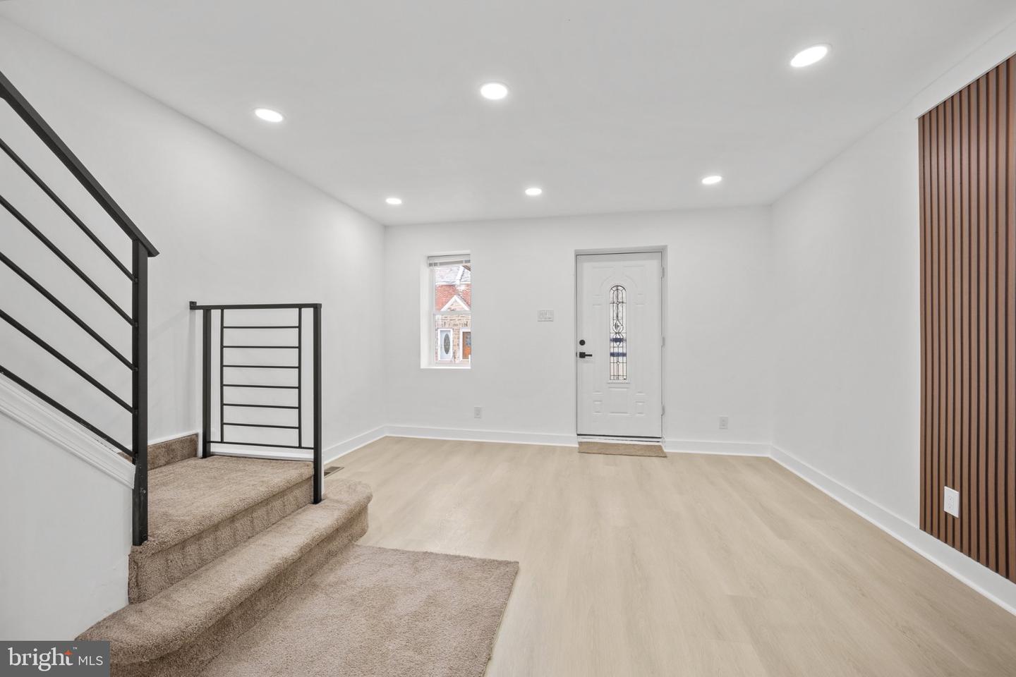 581 1/2 Rosalie St Property Photo 6