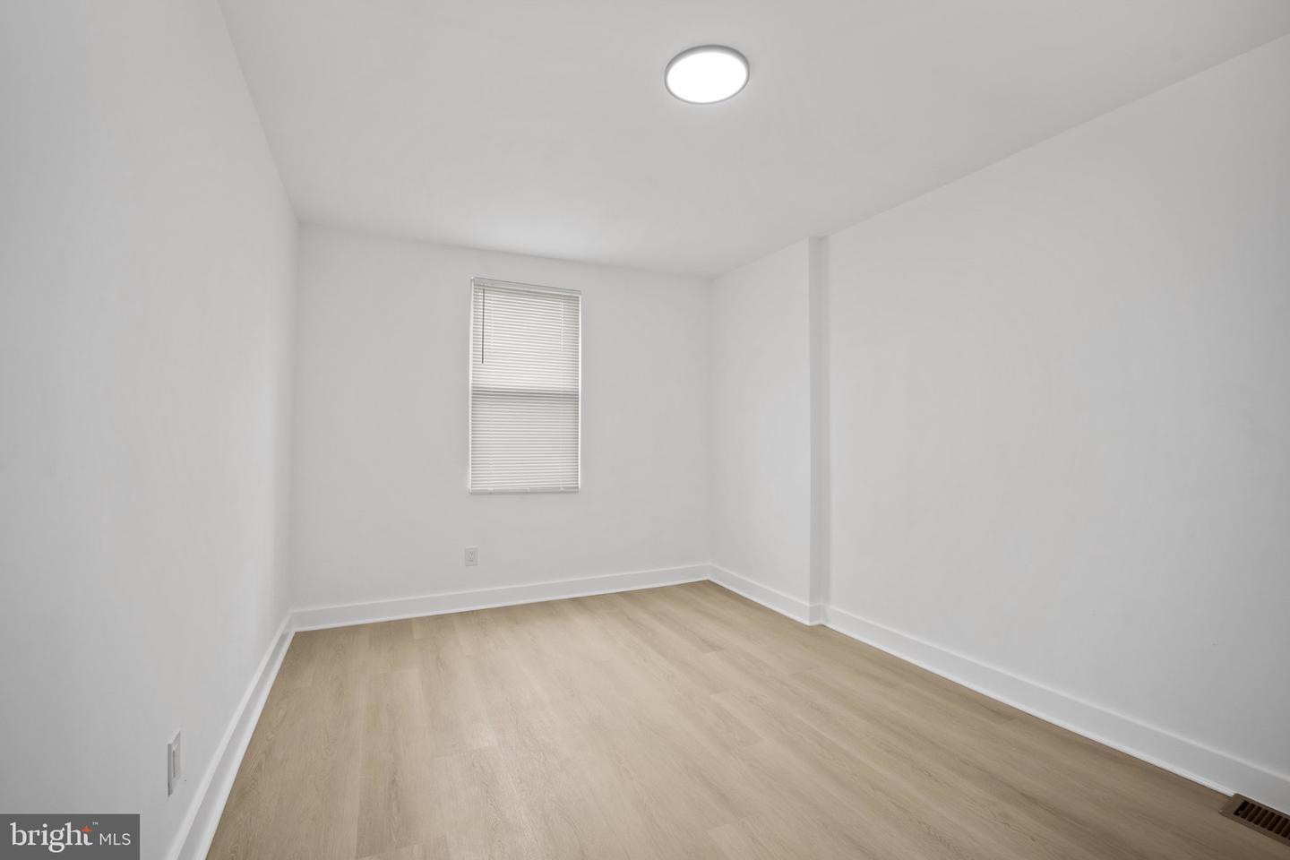 581 1/2 Rosalie St Property Photo 16