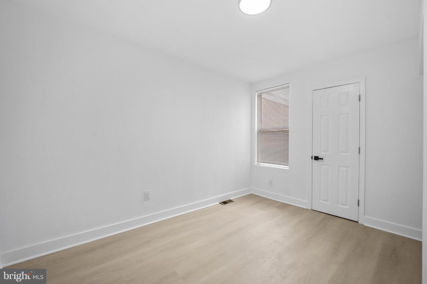 581 1/2 Rosalie St Property Photo 17