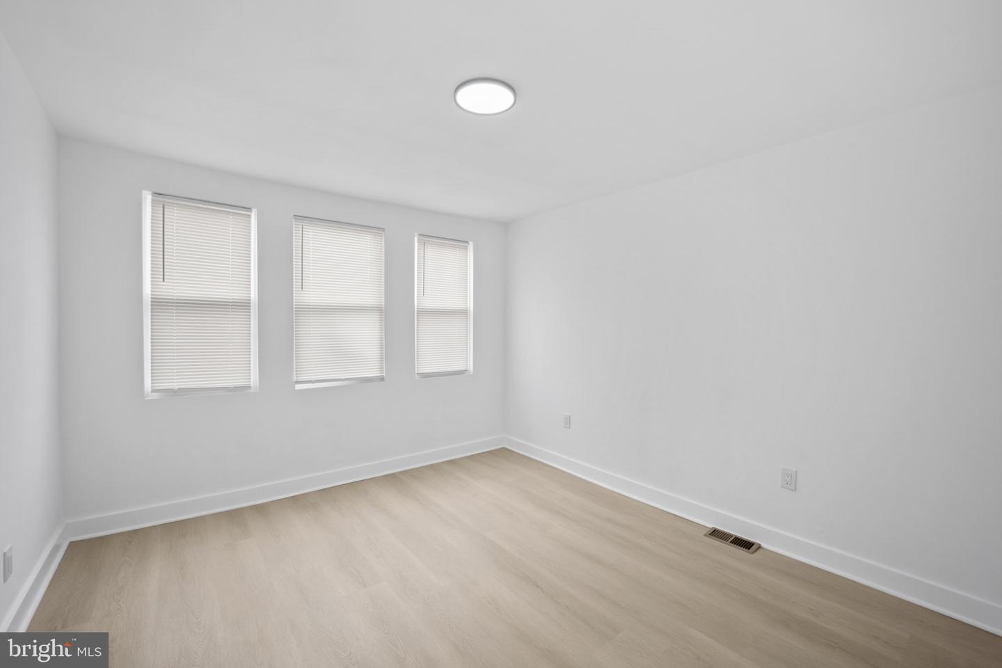 581 1/2 Rosalie St Property Photo 23