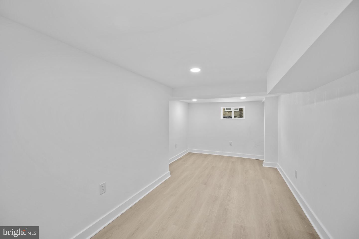 581 1/2 Rosalie St Property Photo 27