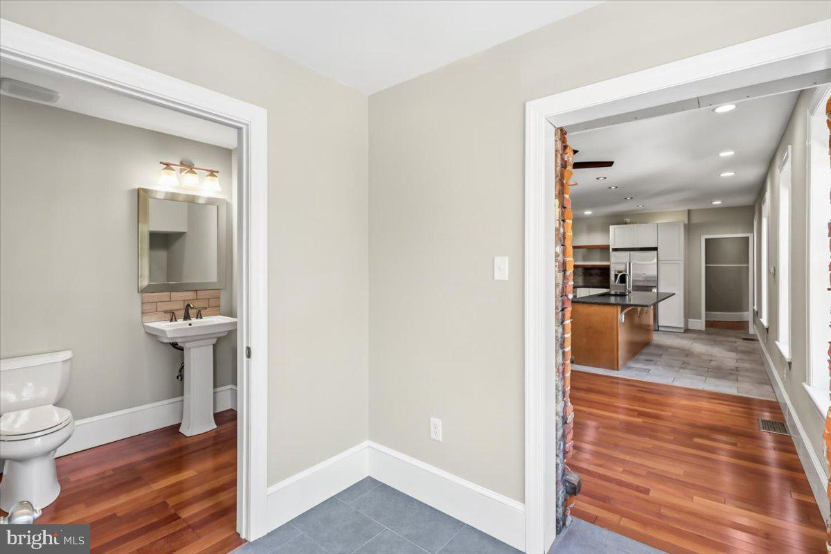 138 Rector St #a Property Photo 12