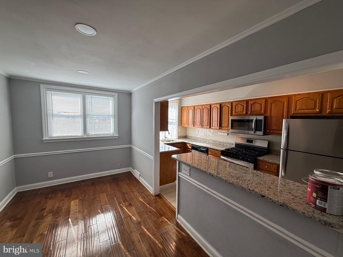 7133 Large Property Photo 4