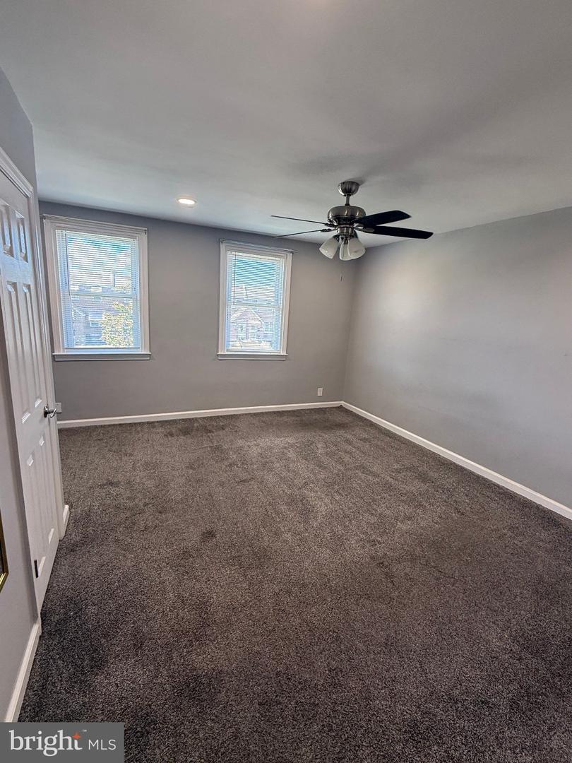 7133 Large Property Photo 6