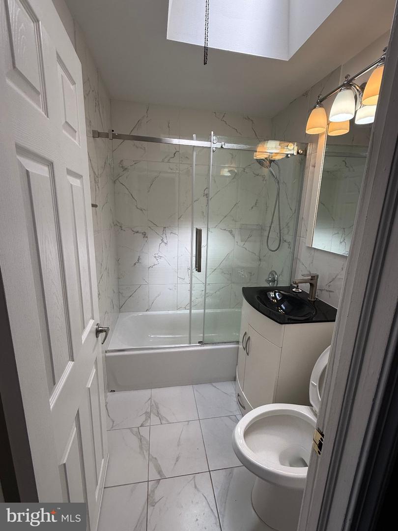 7133 Large Property Photo 7