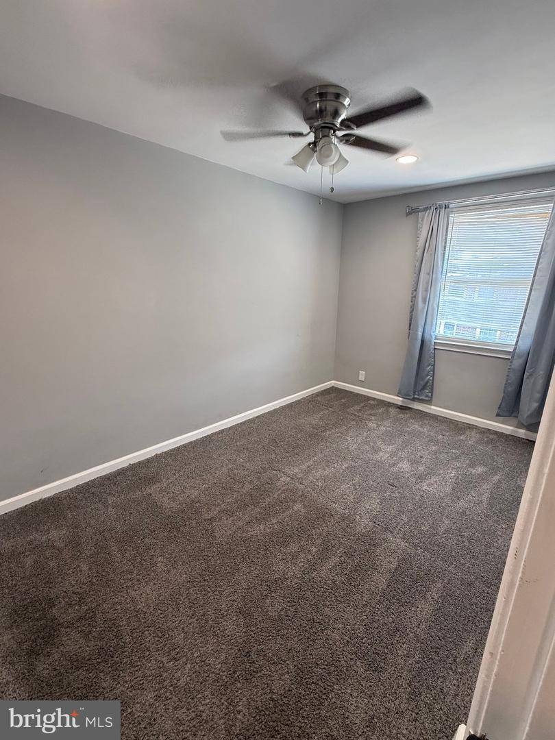 7133 Large Property Photo 8