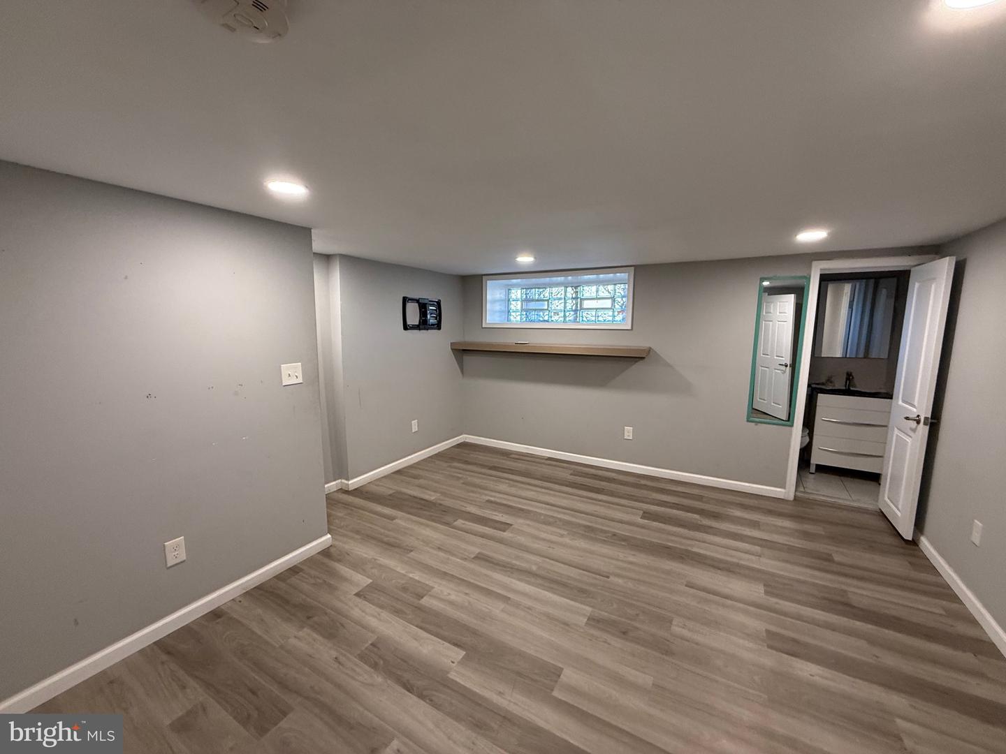7133 Large Property Photo 9