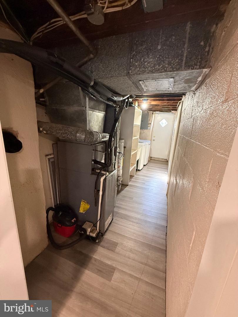 7133 Large Property Photo 11