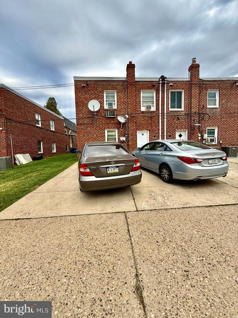 1708 Loney St Property Photo 3