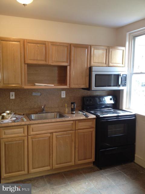 5720-3801 N Lambert St Property Photo 3
