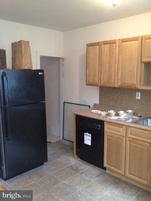 5720-3801 N Lambert St Property Photo 4