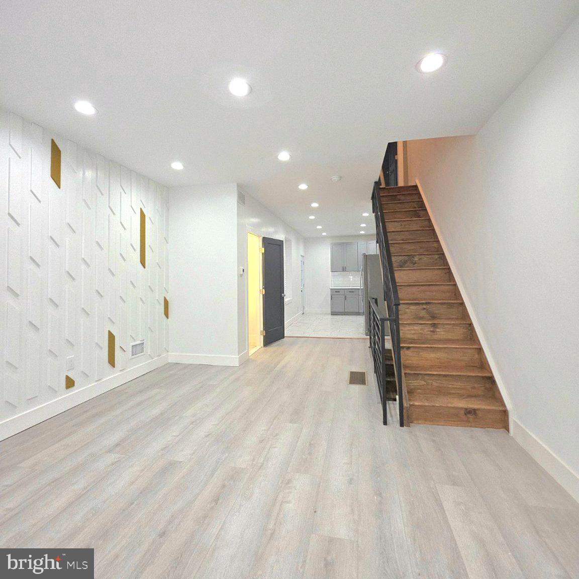 904 Sterner St Property Photo 7