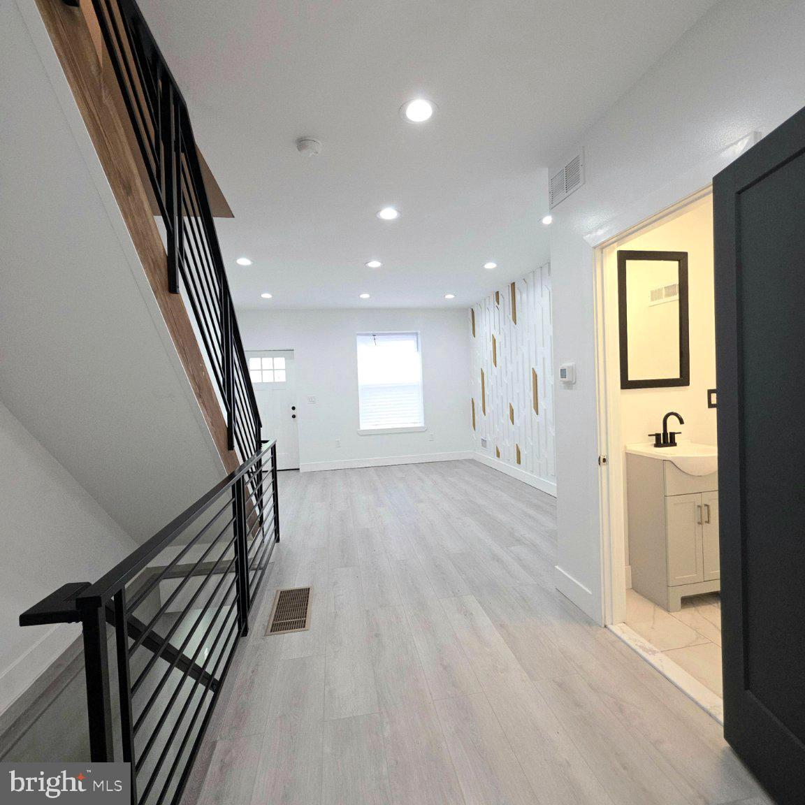 904 Sterner St Property Photo 8