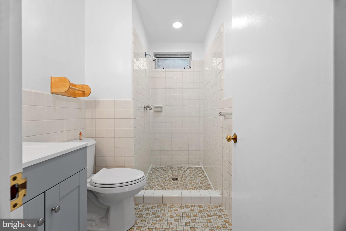 906 Rhawn St Property Photo 15