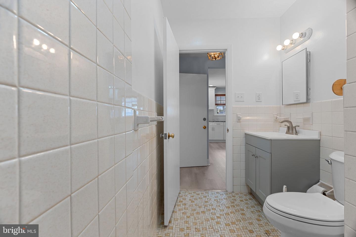 906 Rhawn St Property Photo 17