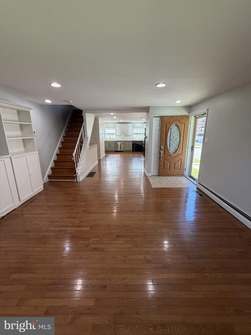 7247 Valley Ave Property Photo 4