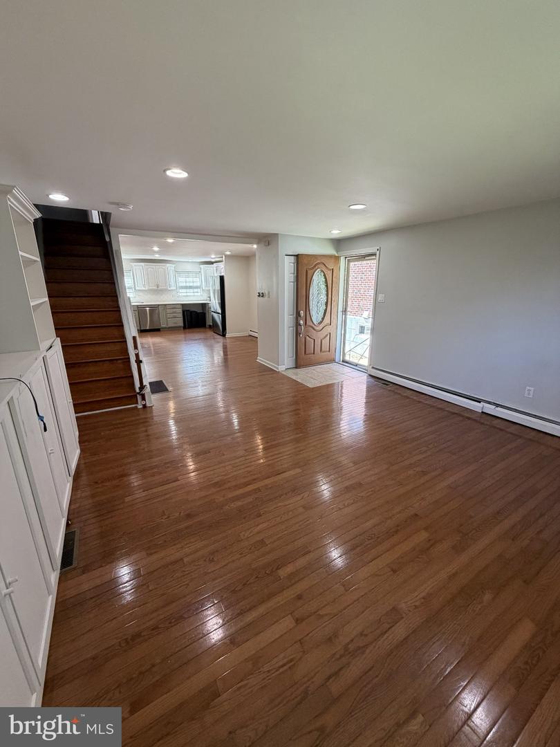 7247 Valley Ave Property Photo 5