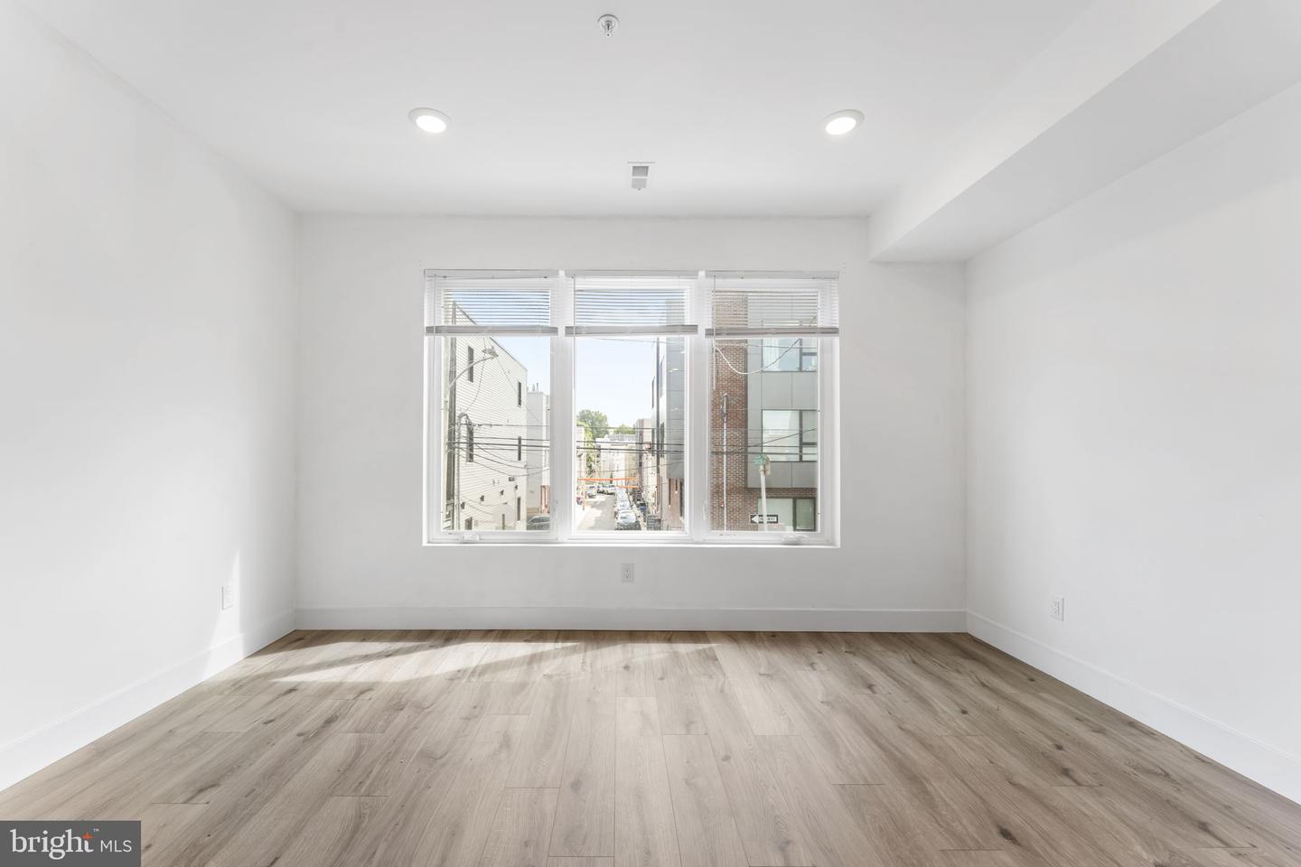 2429 W Thompson St #b Property Photo 8