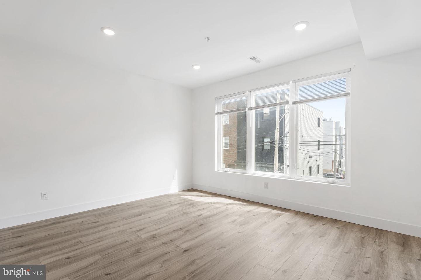 2429 W Thompson St #b Property Photo 9
