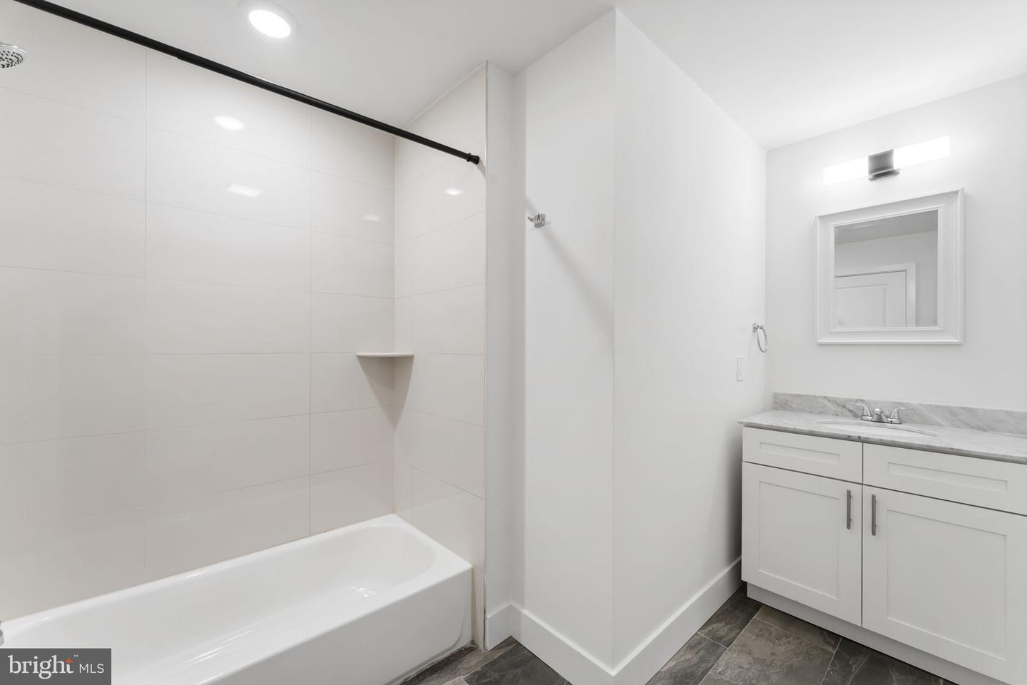 2429 W Thompson St #b Property Photo 10