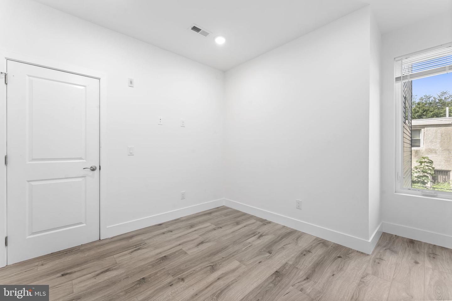 2429 W Thompson St #b Property Photo 18
