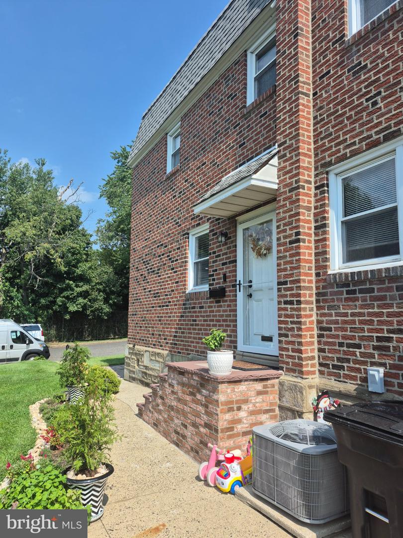 3810 Aubrey Ave Property Photo 6