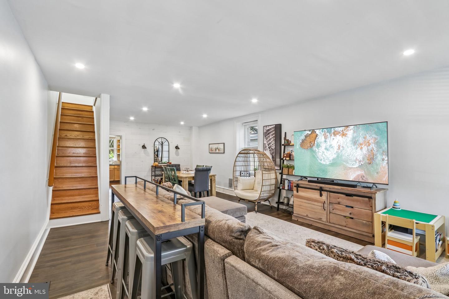 457 Delmar St Property Photo 8