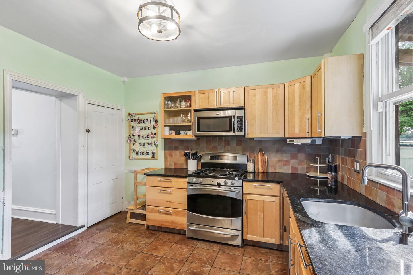 457 Delmar St Property Photo 16