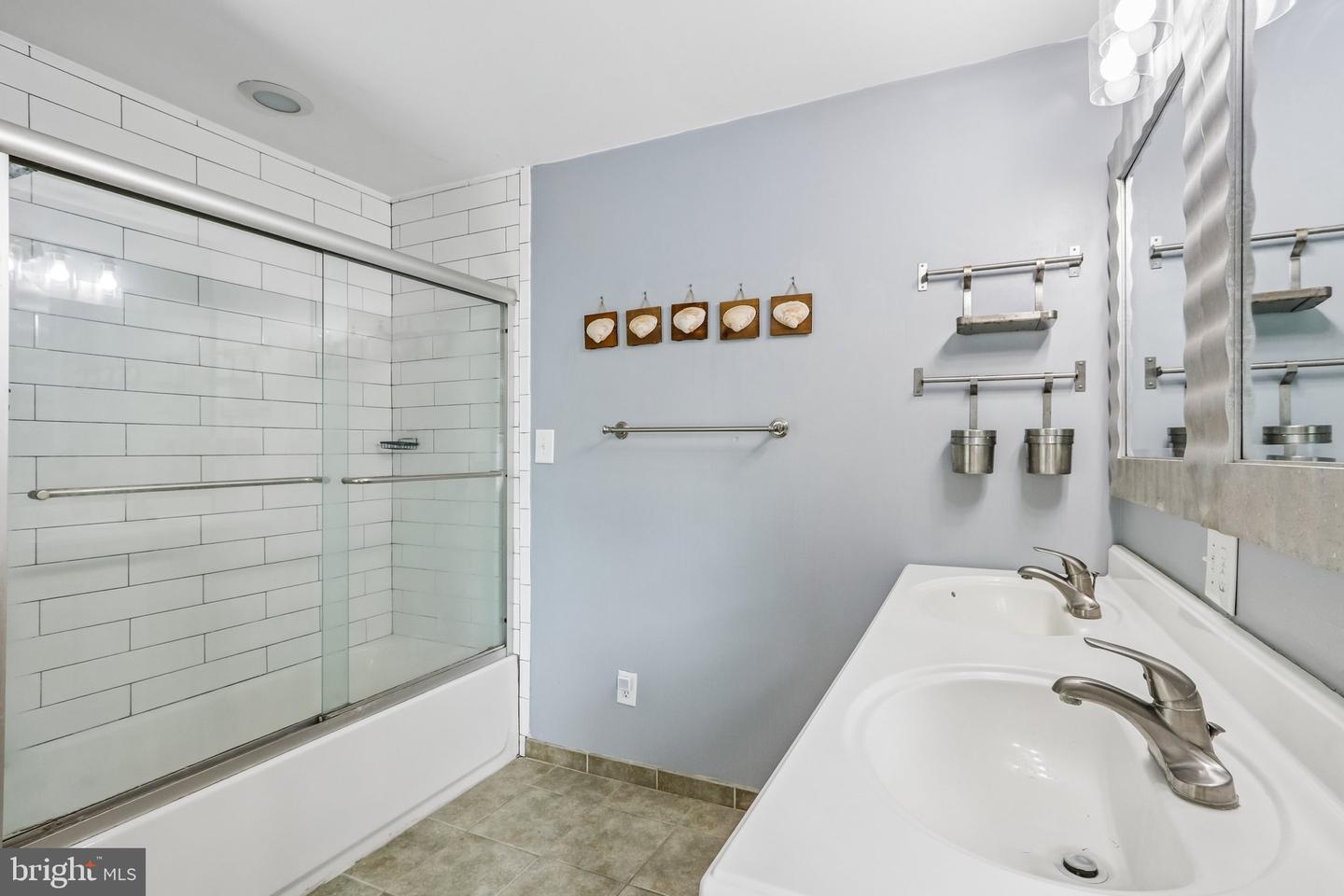 457 Delmar St Property Photo 28