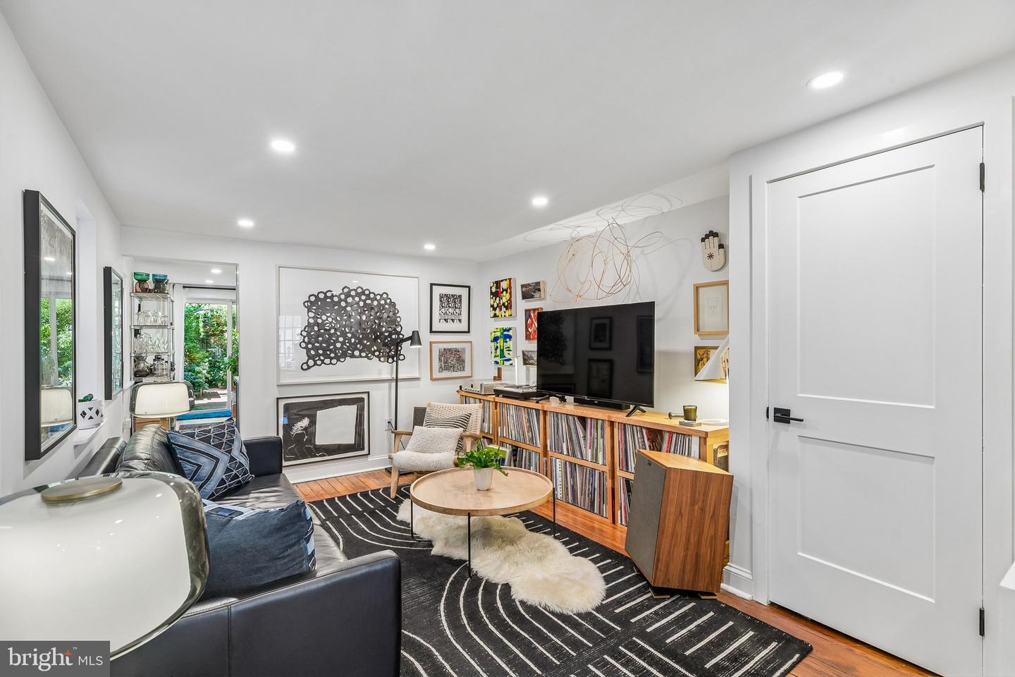 1106 Marlborough St Property Photo 1