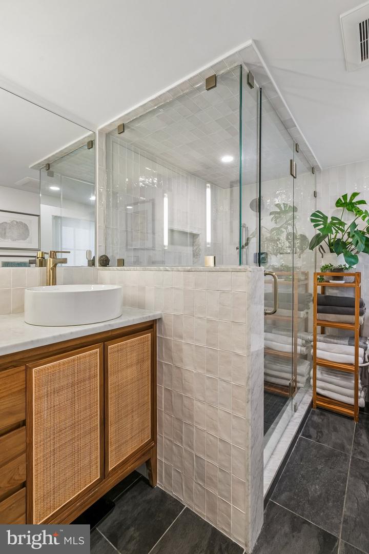 1106 Marlborough St Property Photo 34