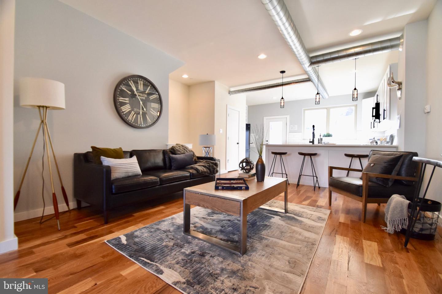 2068 BOSTON ST E #1 Property Photo 1